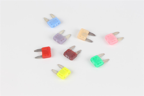 Mini szybki bezpiecznik, DC32V 4Amp samochodowy bezpiecznik płaski mała wtyczka